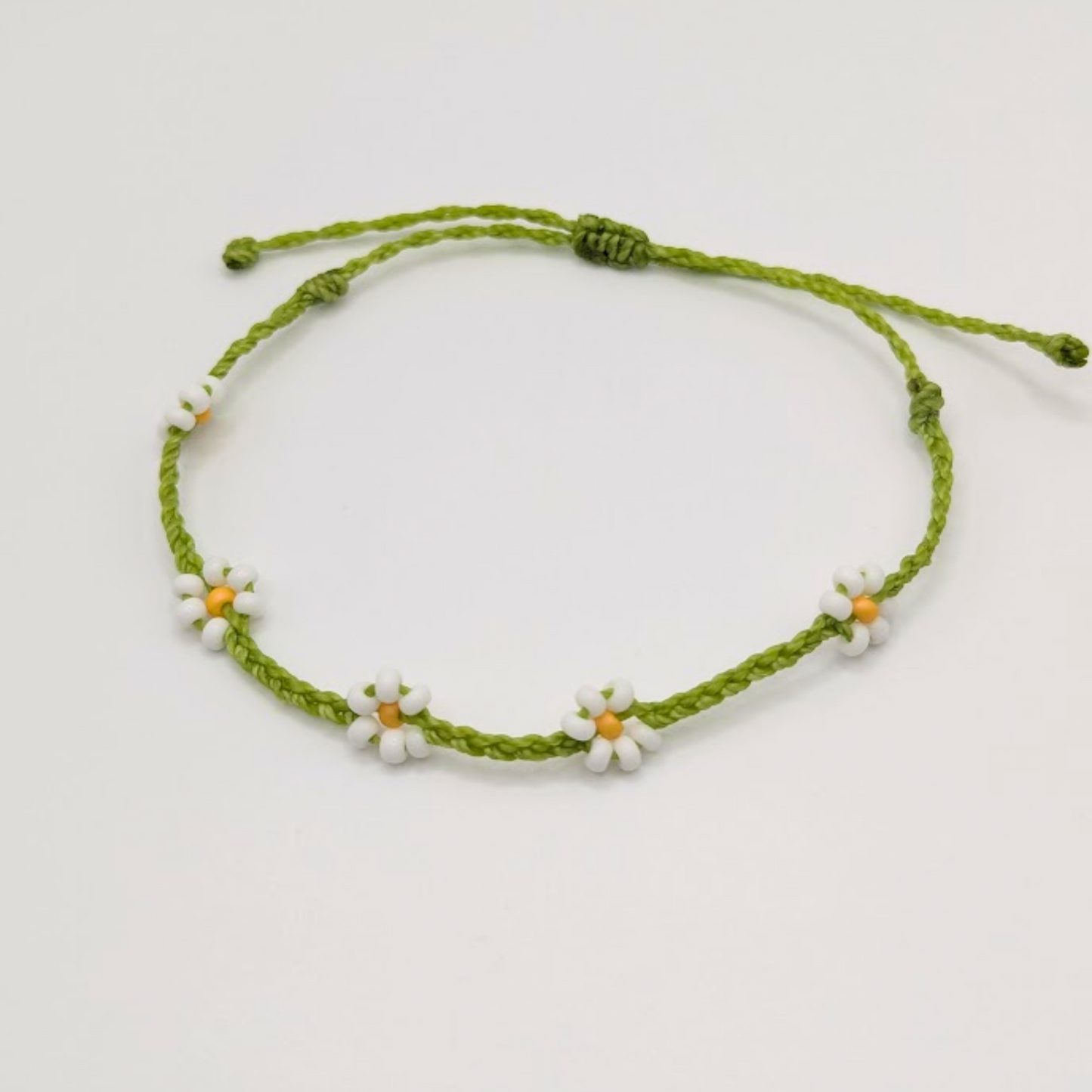 Beaded Daisy Flower Macrame Bracelet