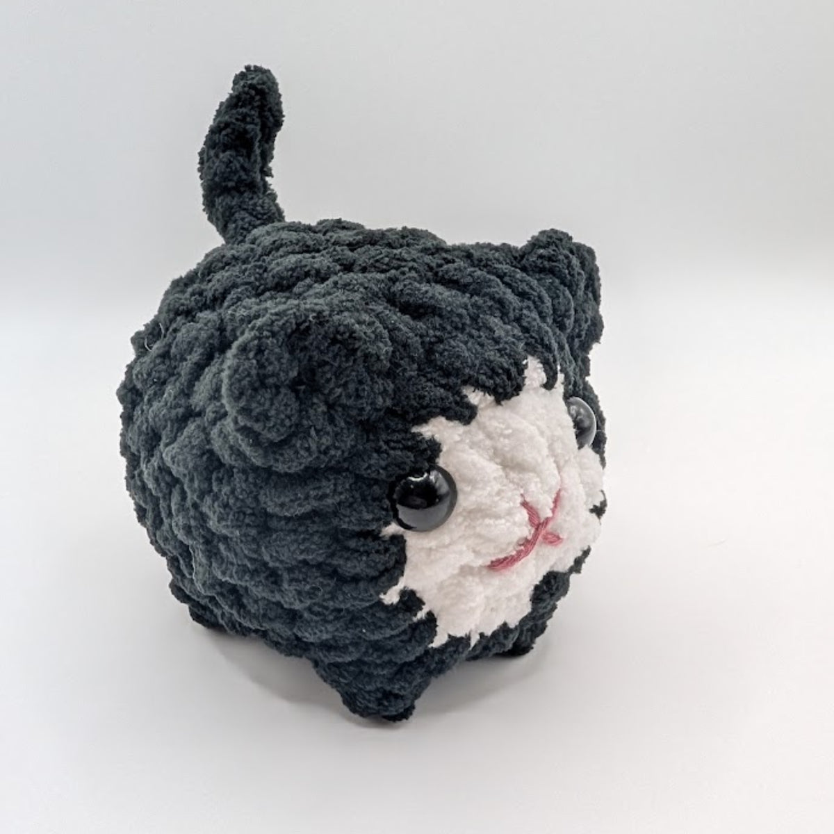 Bitty Kitty Tuxedo | Crochet Kit - Level 3